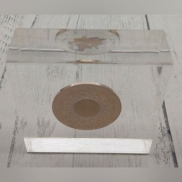 Zodiac Coin Medal Aries Gold-Bronze Lucite Paperweight Vintage Franklin Mint - Picture 11 of 14